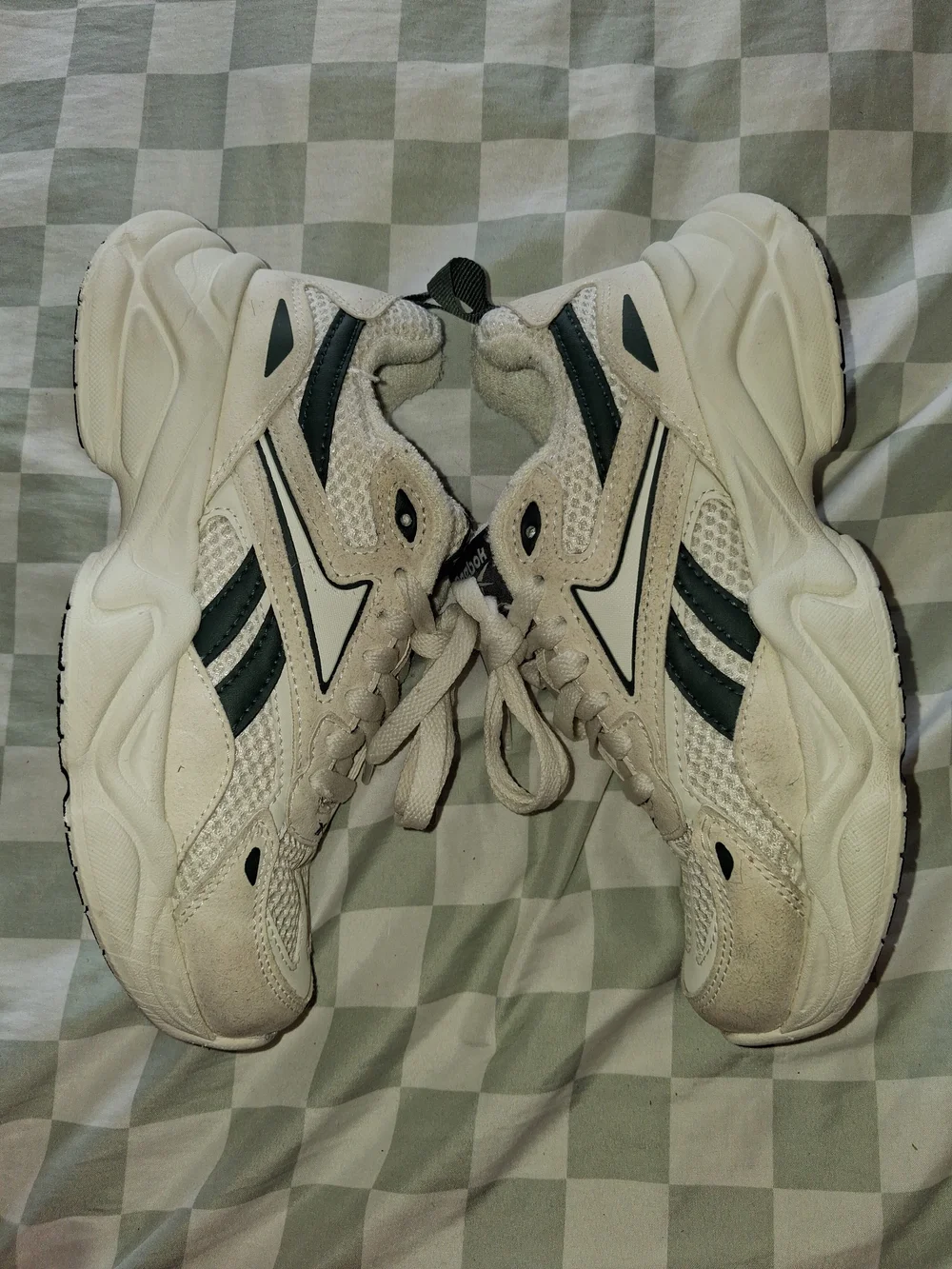 Shoes - Picture 4 of 8